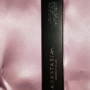 Anastasia Beverly Hills Liquid Glow
